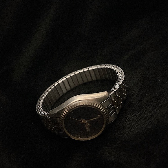 Embassy Watch - Picture 2 of 4